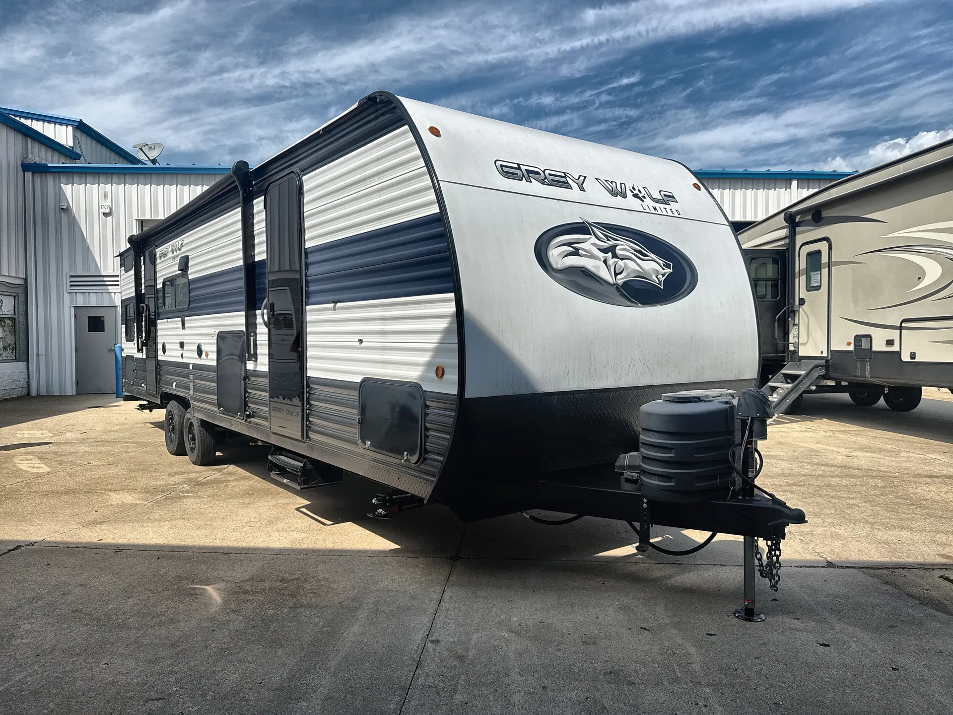 2024 Forest River Cherokee Grey Wolf 27DBH