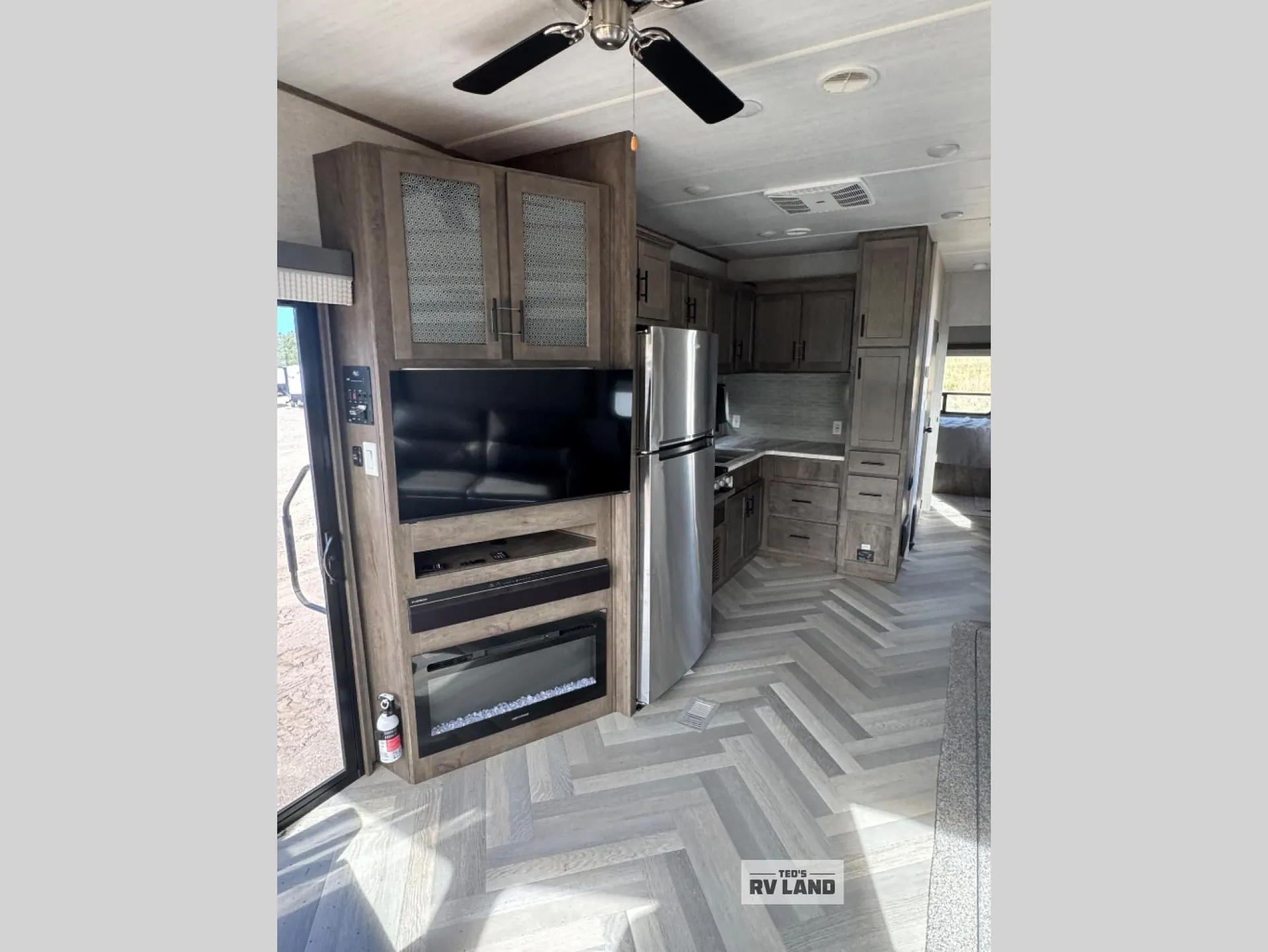 2021 Forest River Salem Villa 353FLFB — Photo 6