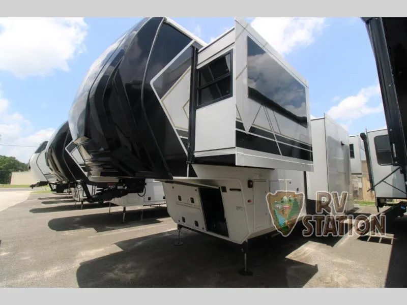 2027 Keystone Montana 3800FL - Photo 4