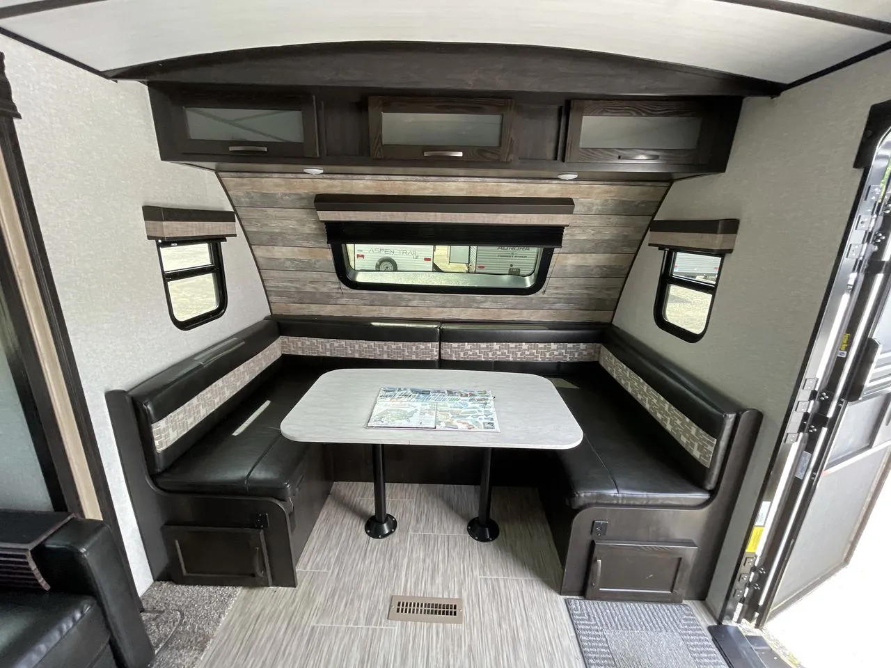2020 Forest River Grand Surveyor 272FLS - Photo 2