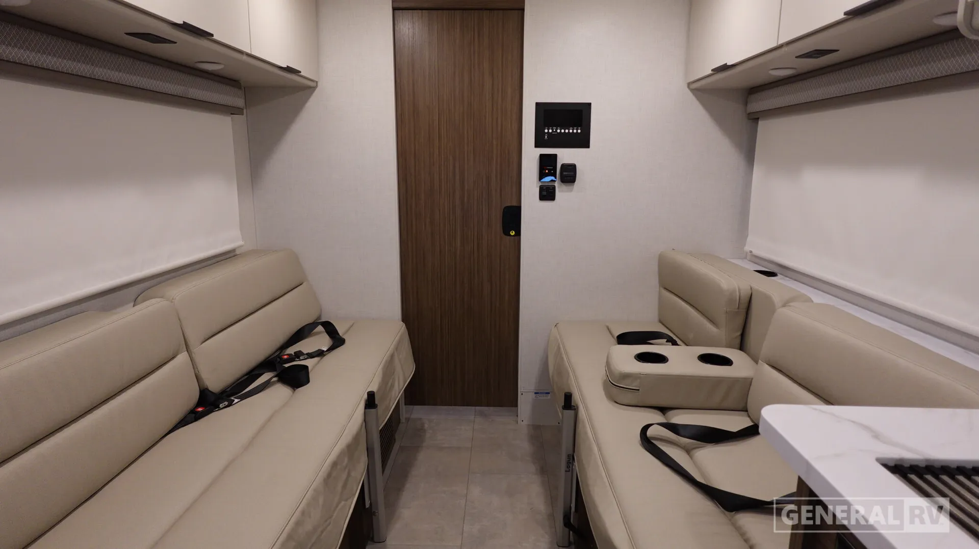 2026 Thor Motor Coach Pasadena SE SX19 Chevy - Photo 3