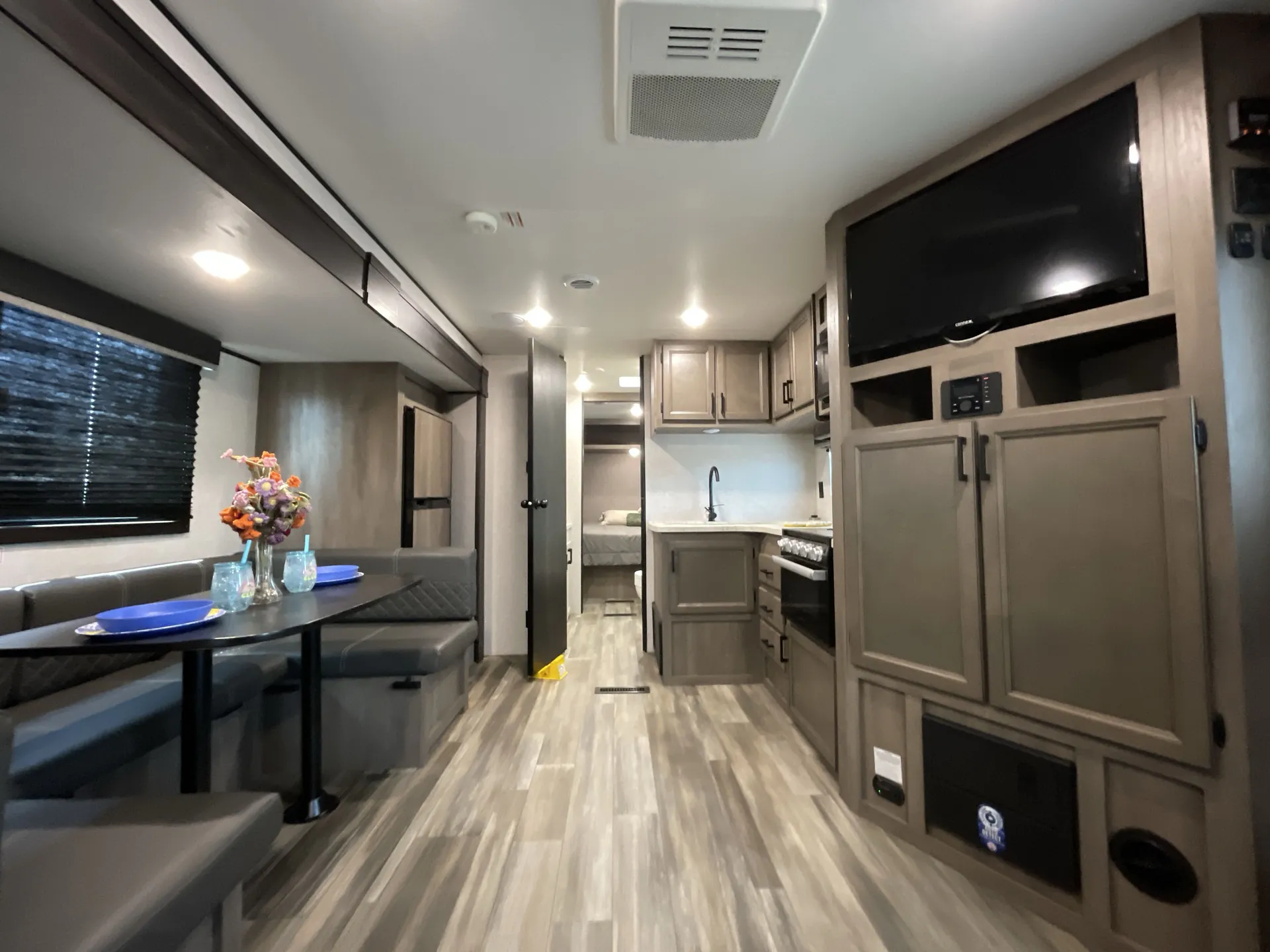 2023 Starcraft Autumn Ridge 26RLS — living area main