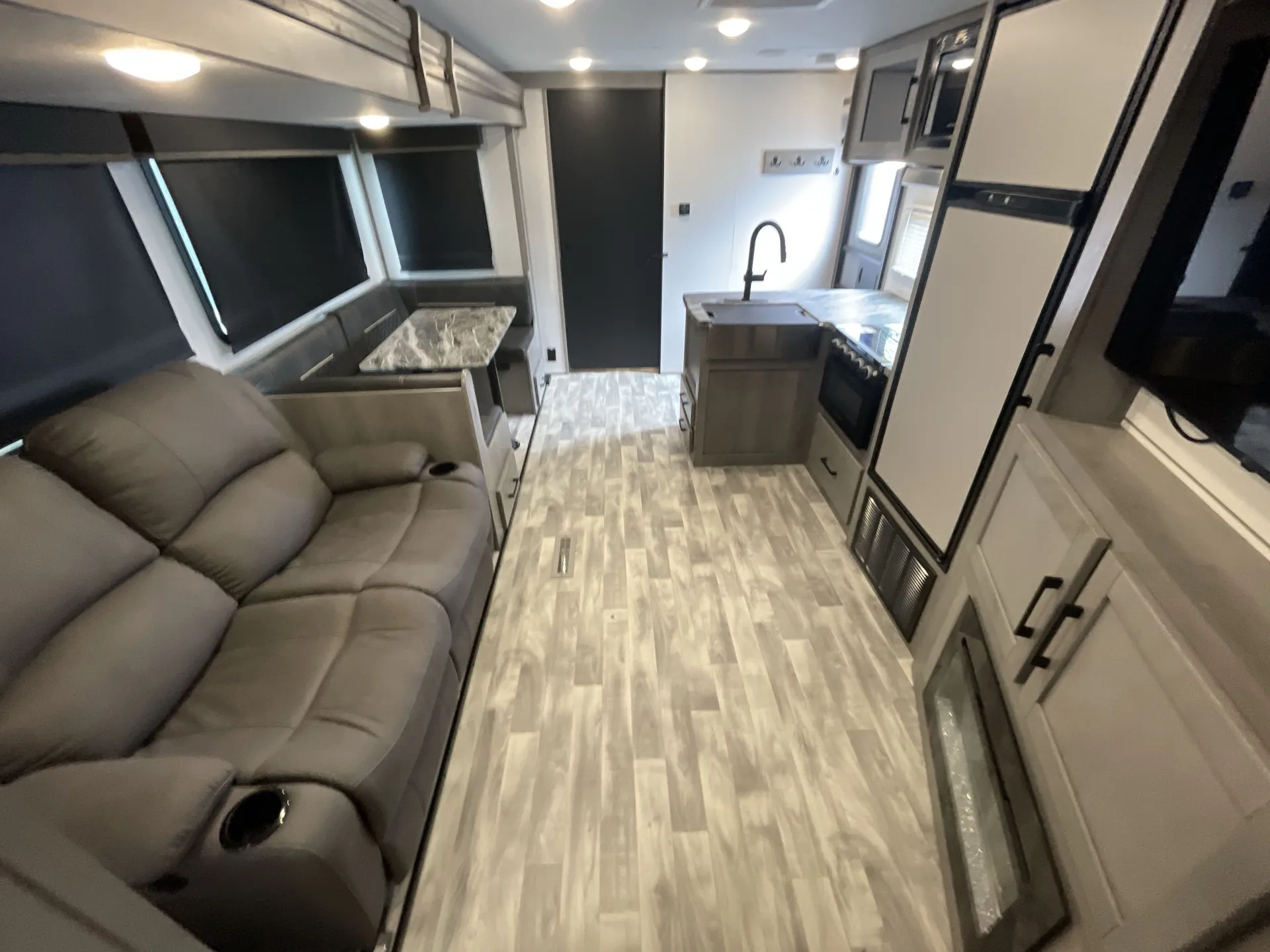 2022 Dutchmen Kodiak Ultra-Lite 296BHSL — living area main