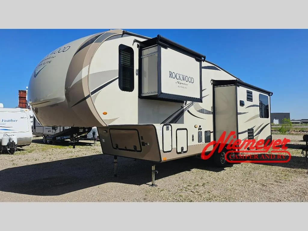 2019 Forest River RV Rockwood Signature Ultra Lite 8289WS - Photo 2