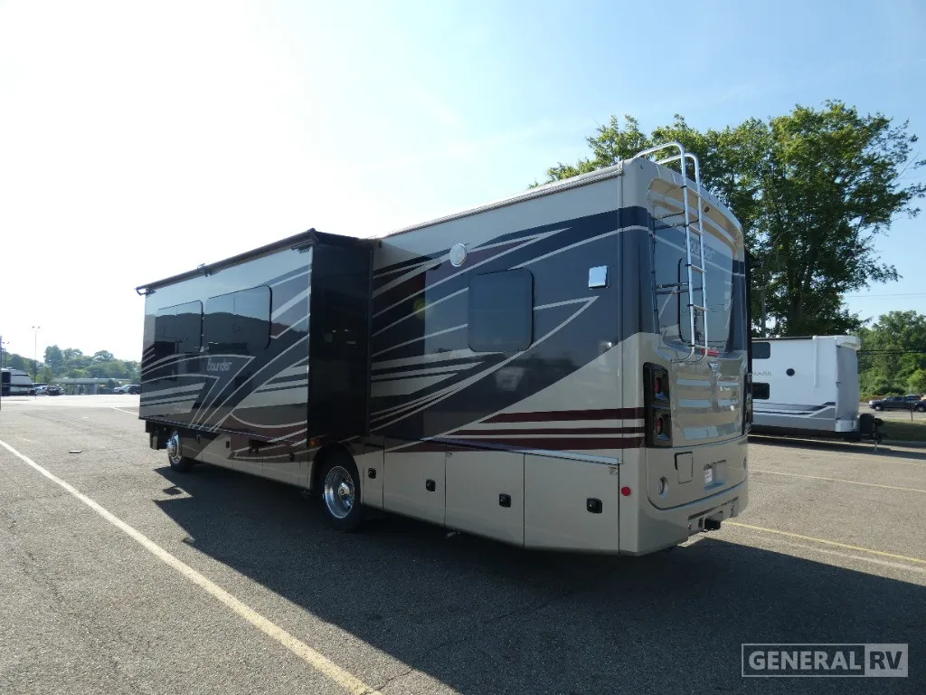 2026 Fleetwood Bounder 33C - Photo 4