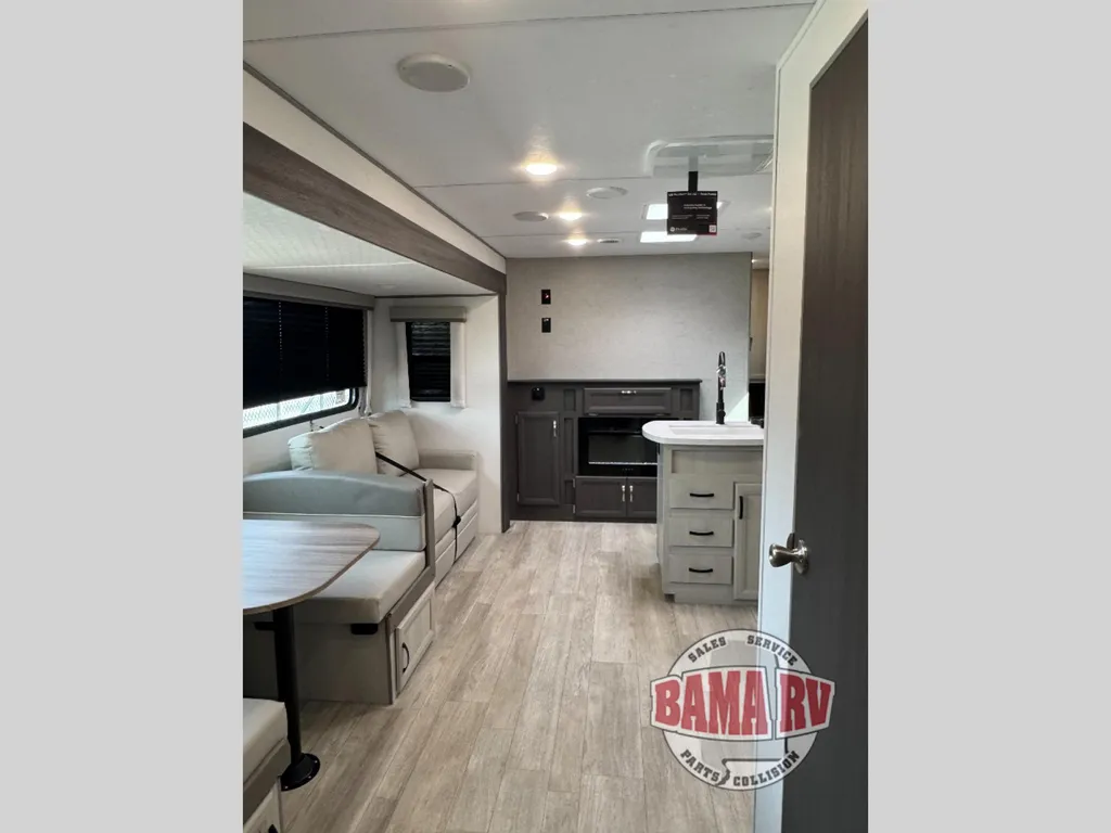 2027 Coachmen Catalina Legacy Edition 333DBDSCK, Photos photo 8