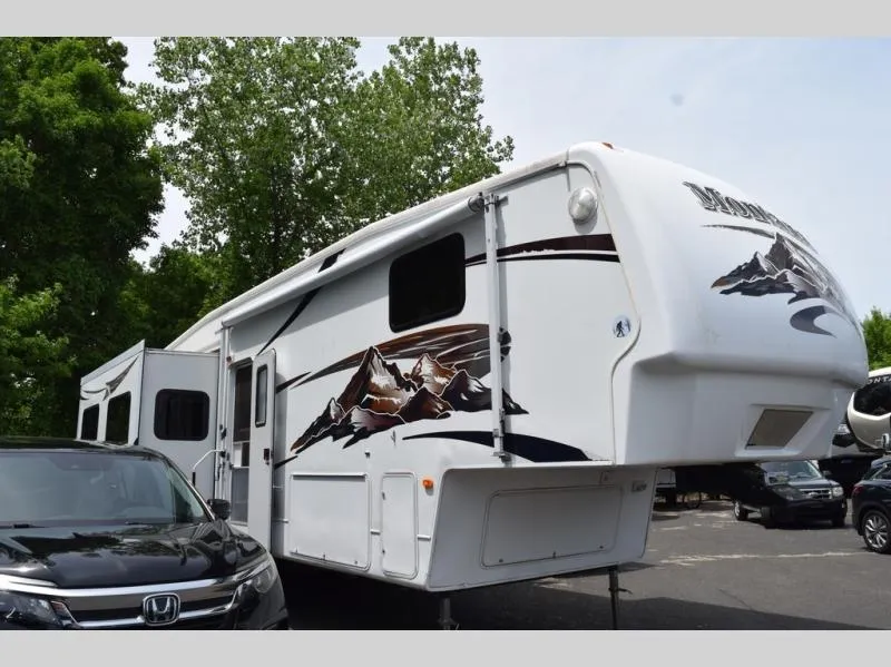 2006 Keystone RV Montana 3400RL - Photo 3