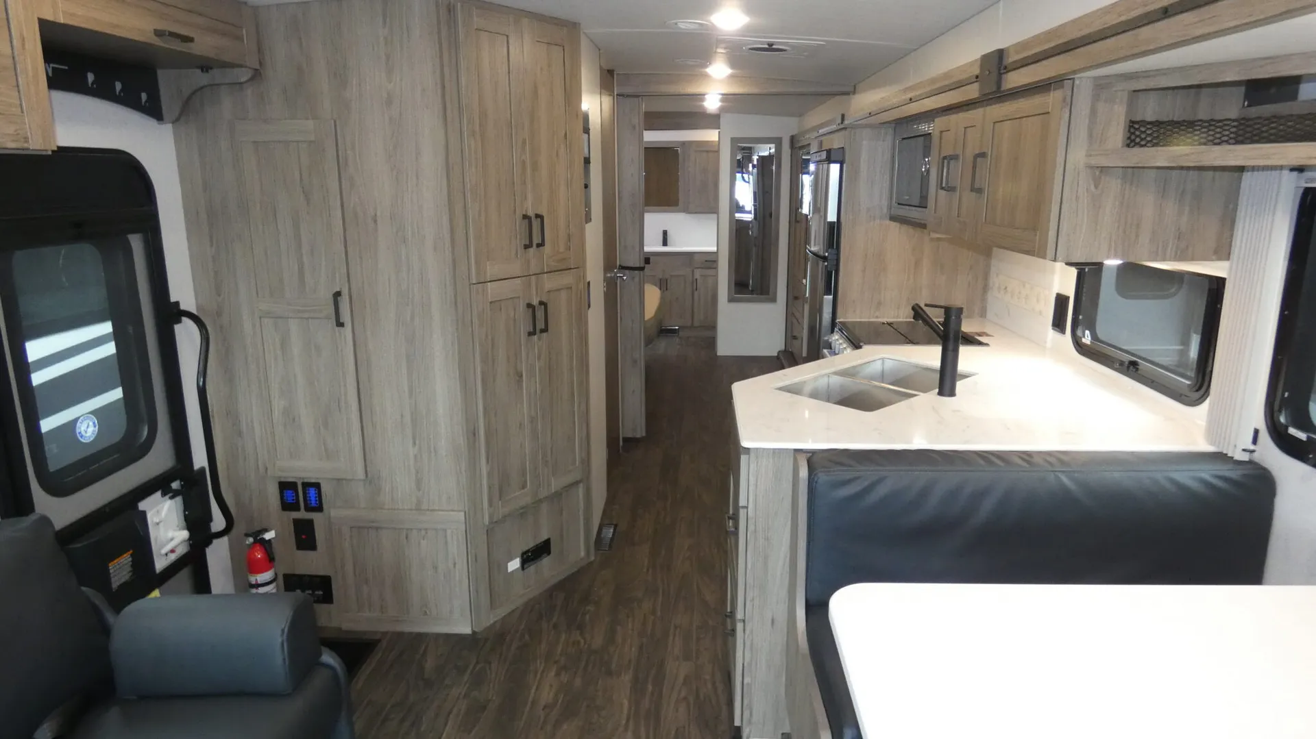 2025 Winnebago Sunstar 33K - Photo 3
