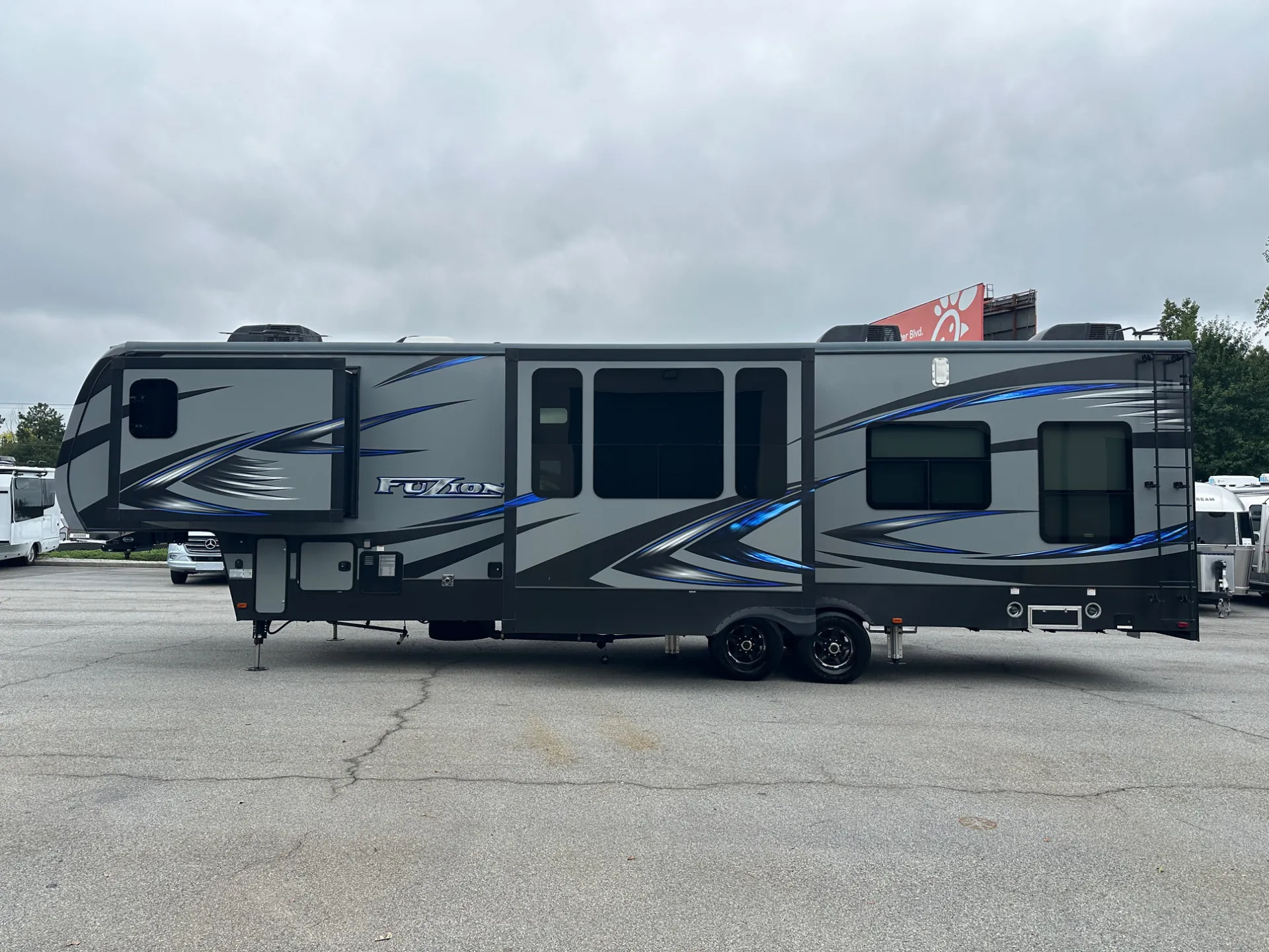 2017 Keystone Fuzion 345 - Photo 4