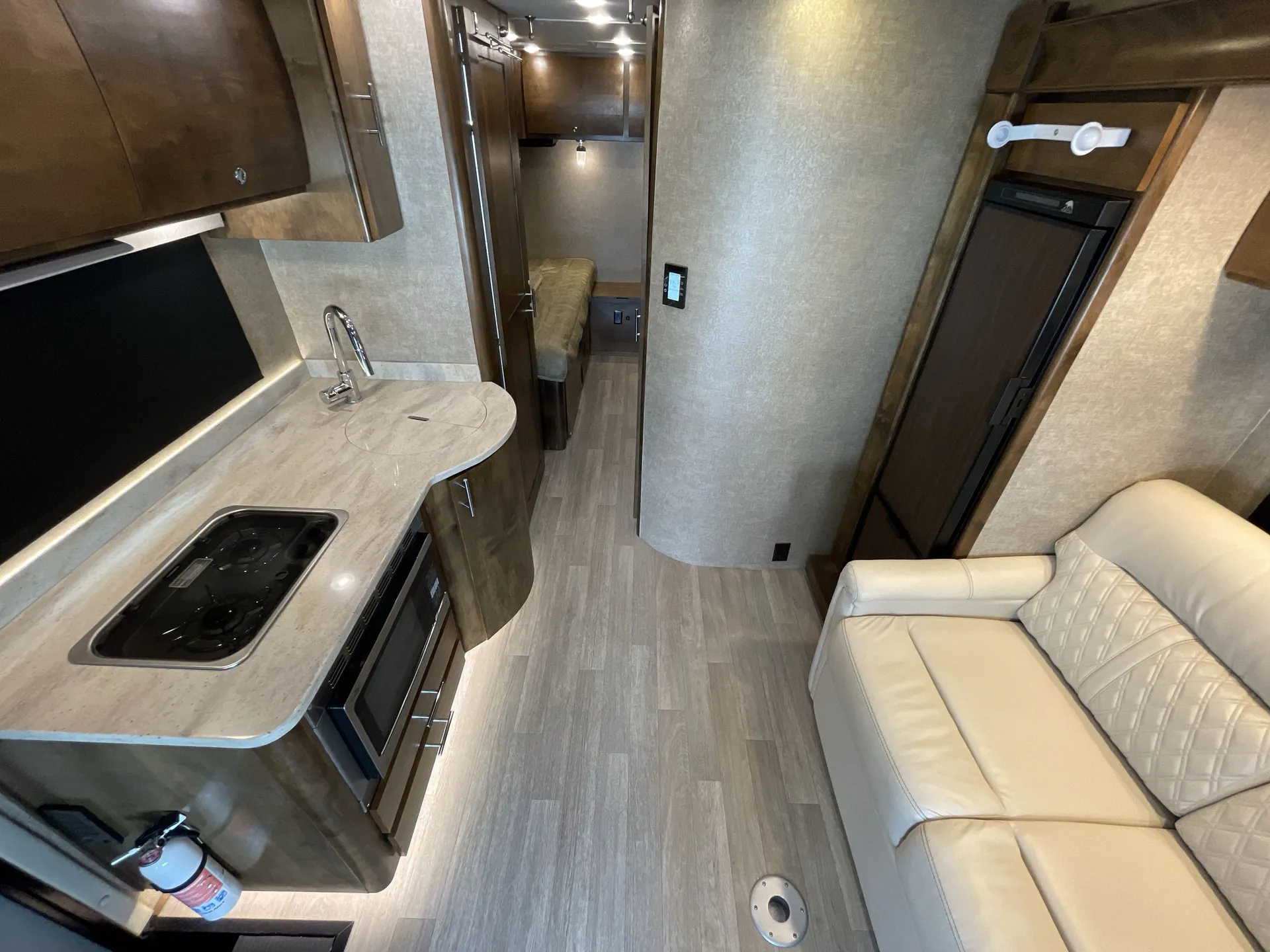2018 Tiffin Wayfarer 24 TW — living area main