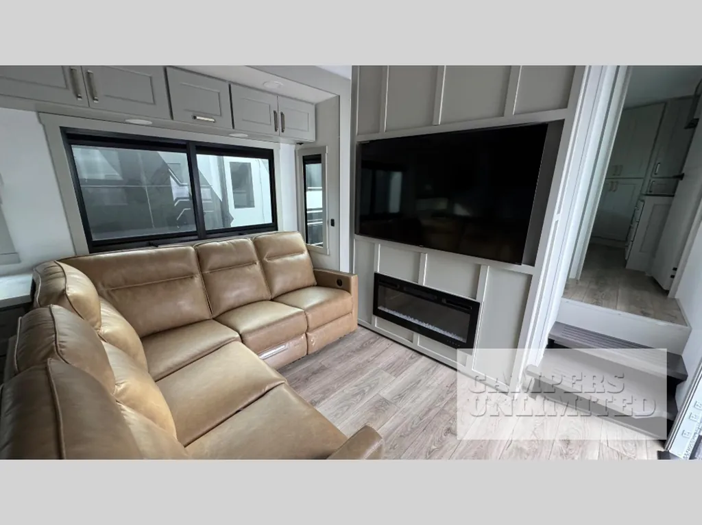 2026 Brinkley Model G 3950, Photos photo 12