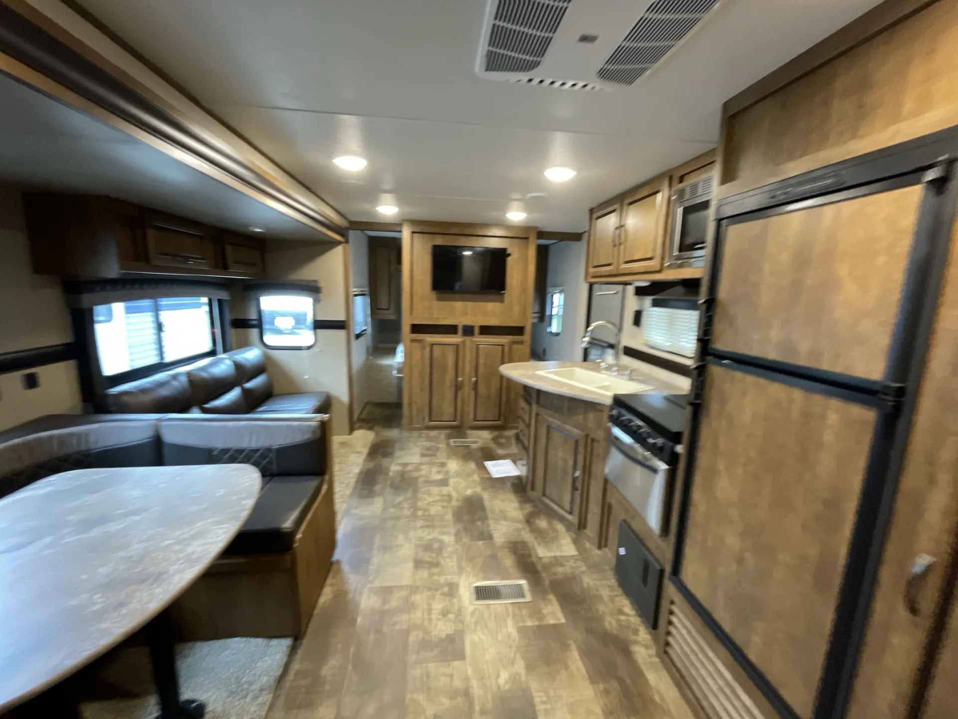 2018 CrossRoads Zinger 328SB — living area main
