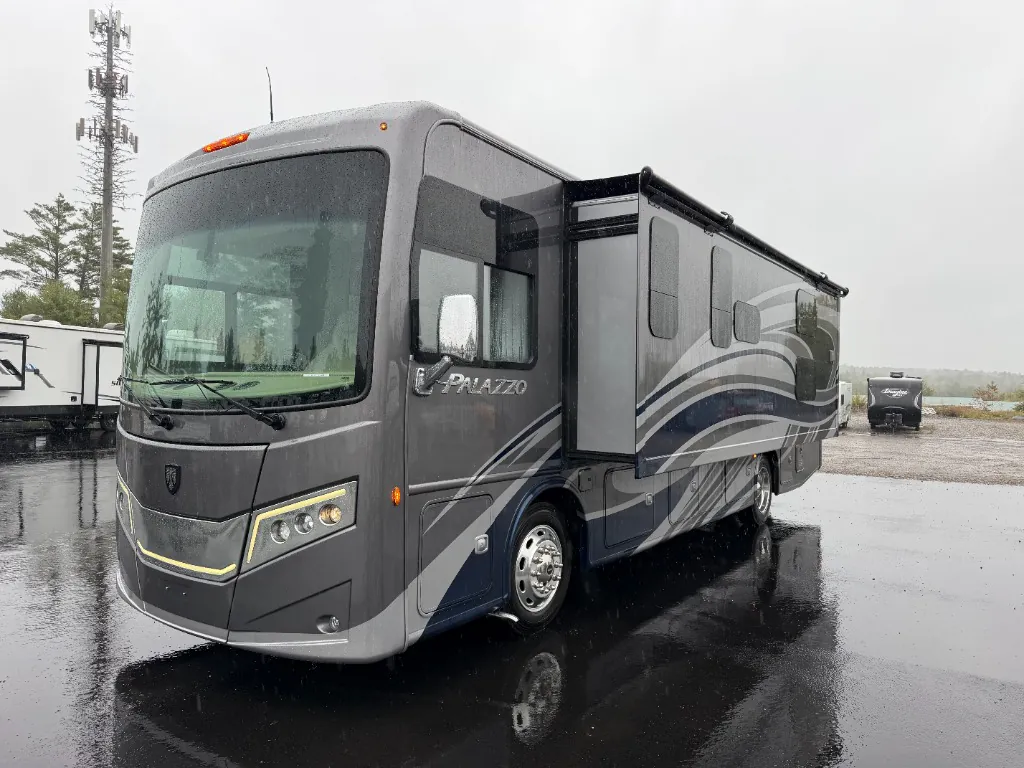 2022 Thor Motor Coach Palazzo 33.5 - Photo 3
