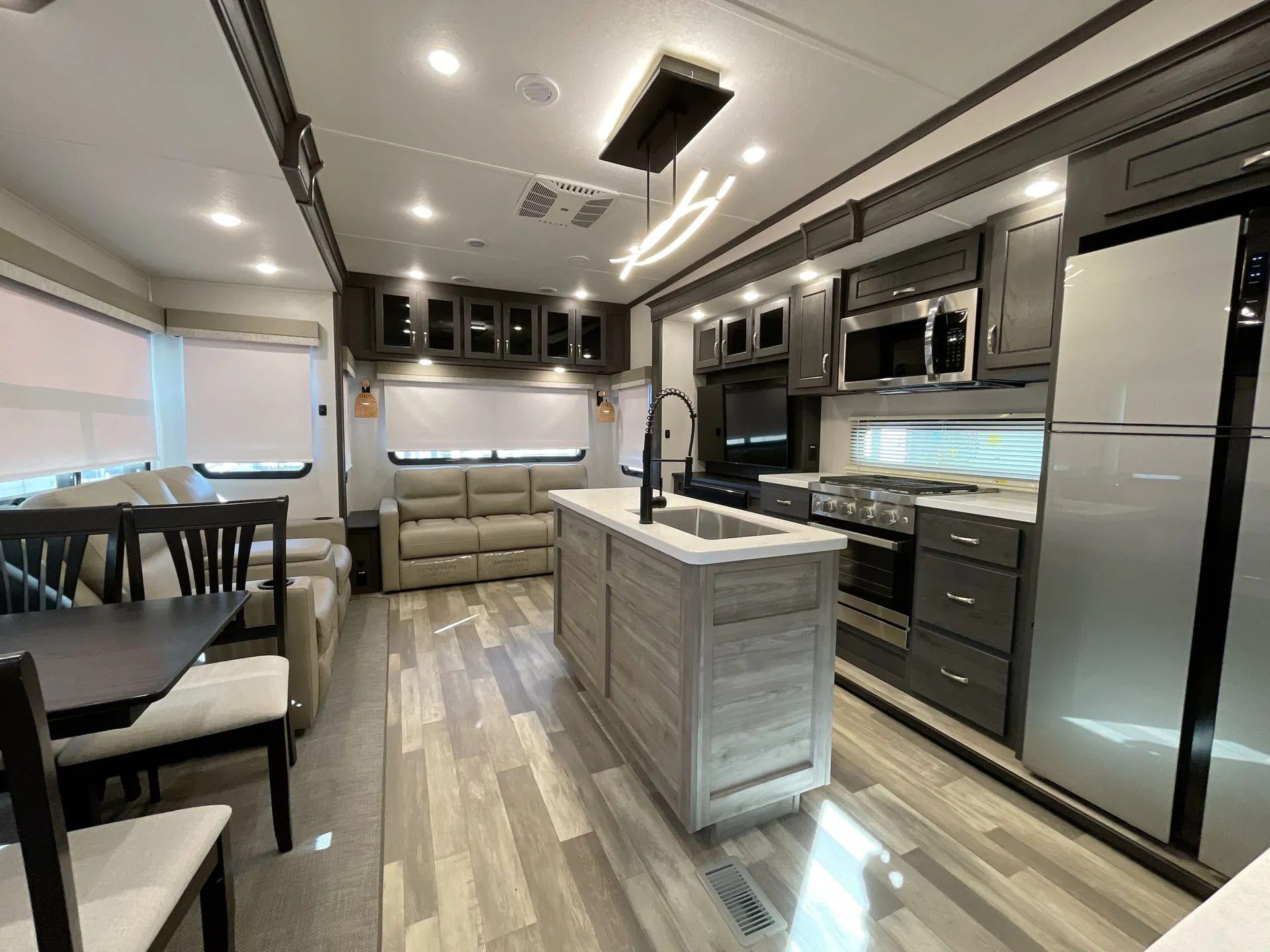 2024 Coachmen Brookstone 290RL — living area main