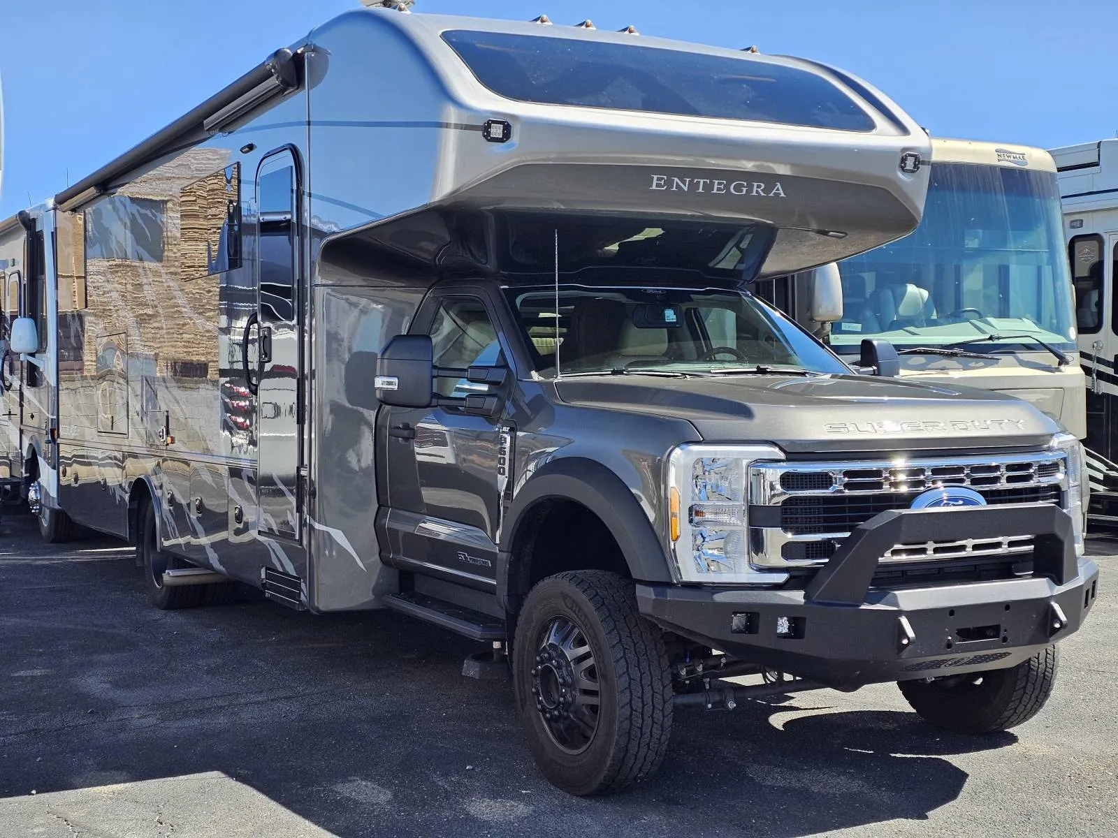 2025 Entegra Coach Accolade XT 32U - Photo 2