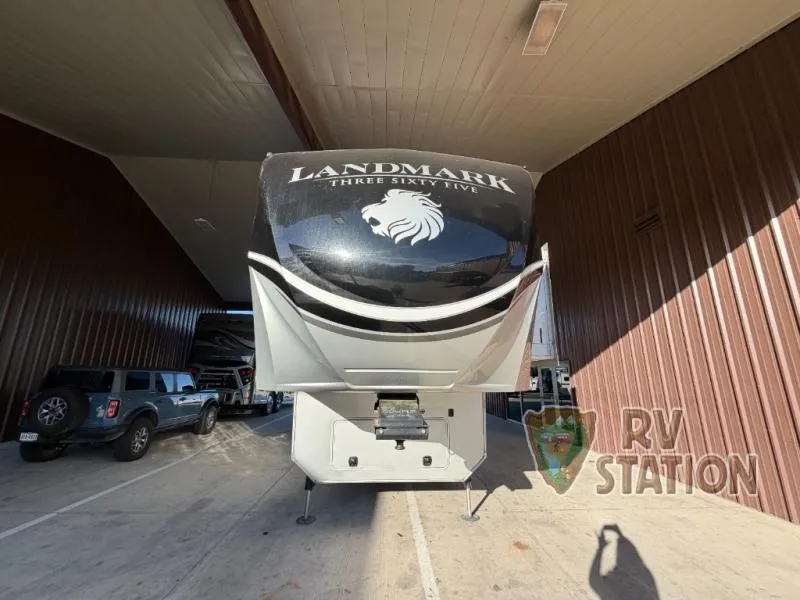 2016 Heartland Landmark 365 Used    Charleston - Photo 3