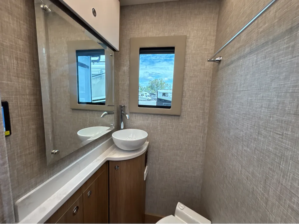 2026 Tiffin Wayfarer 25 XLW, Photos photo 18