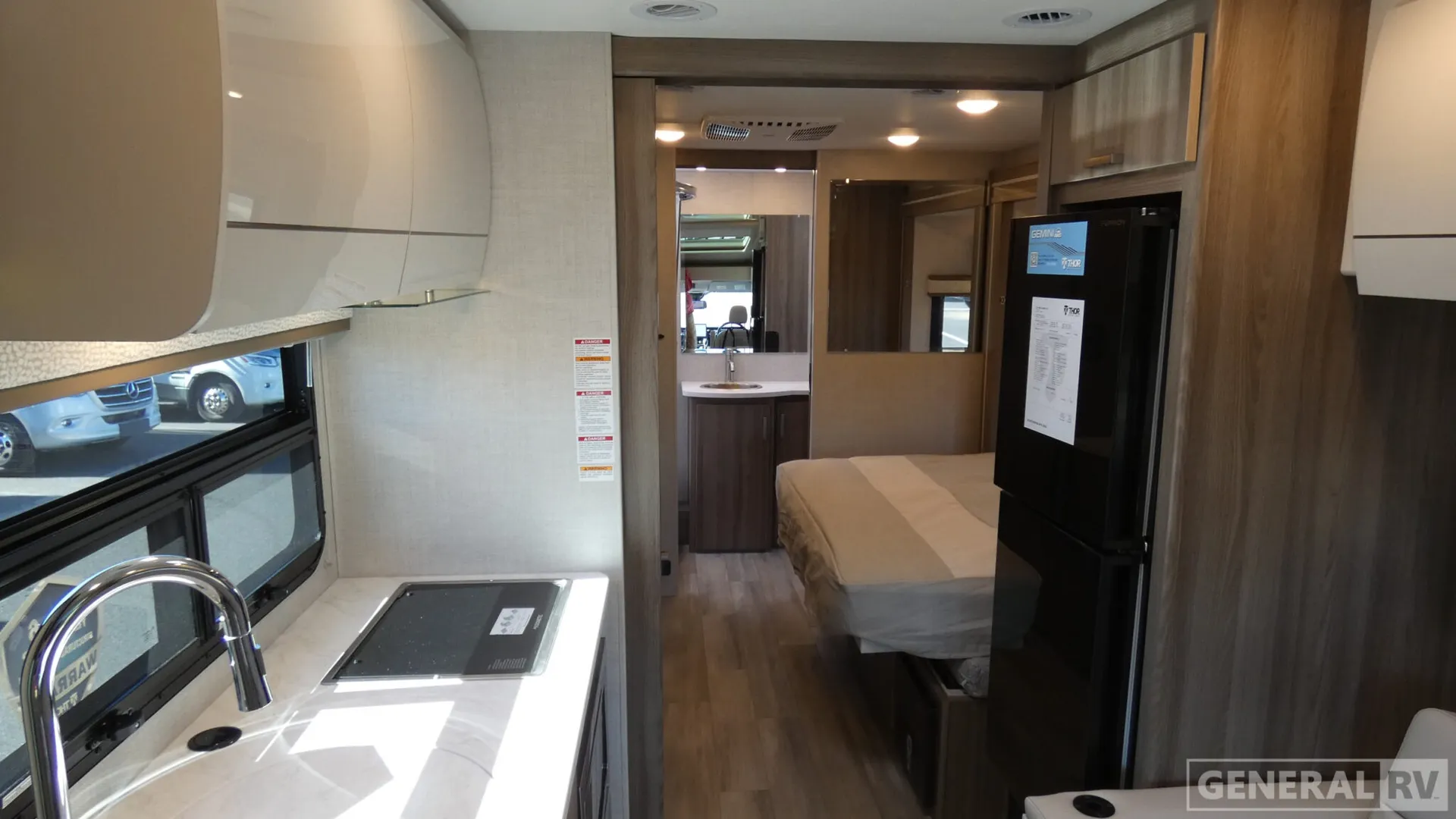 2026 Thor Motor Coach Gemini 24JG - Photo 3