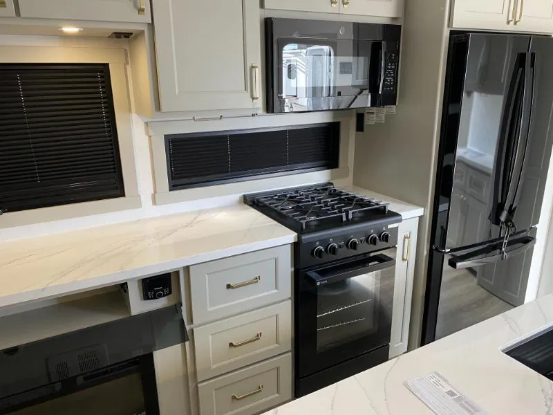 2026 Brinkley Model G 4100, Photos photo 9