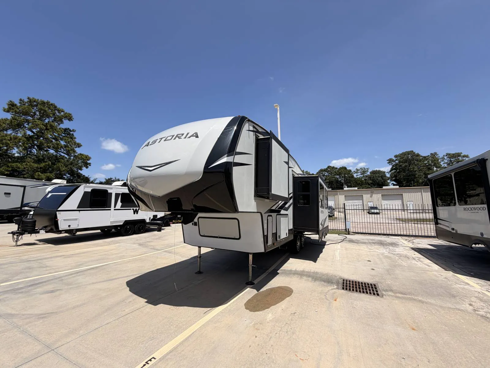 2020 Dutchmen Astoria 2503REF dealer photo 1 from DeMontrond RV