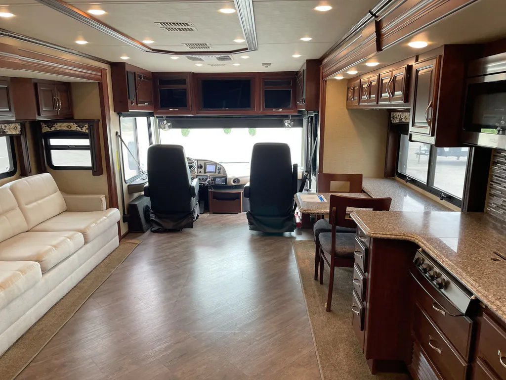 2017 Fleetwood Pace Arrow LXE 38F, Photos photo 3