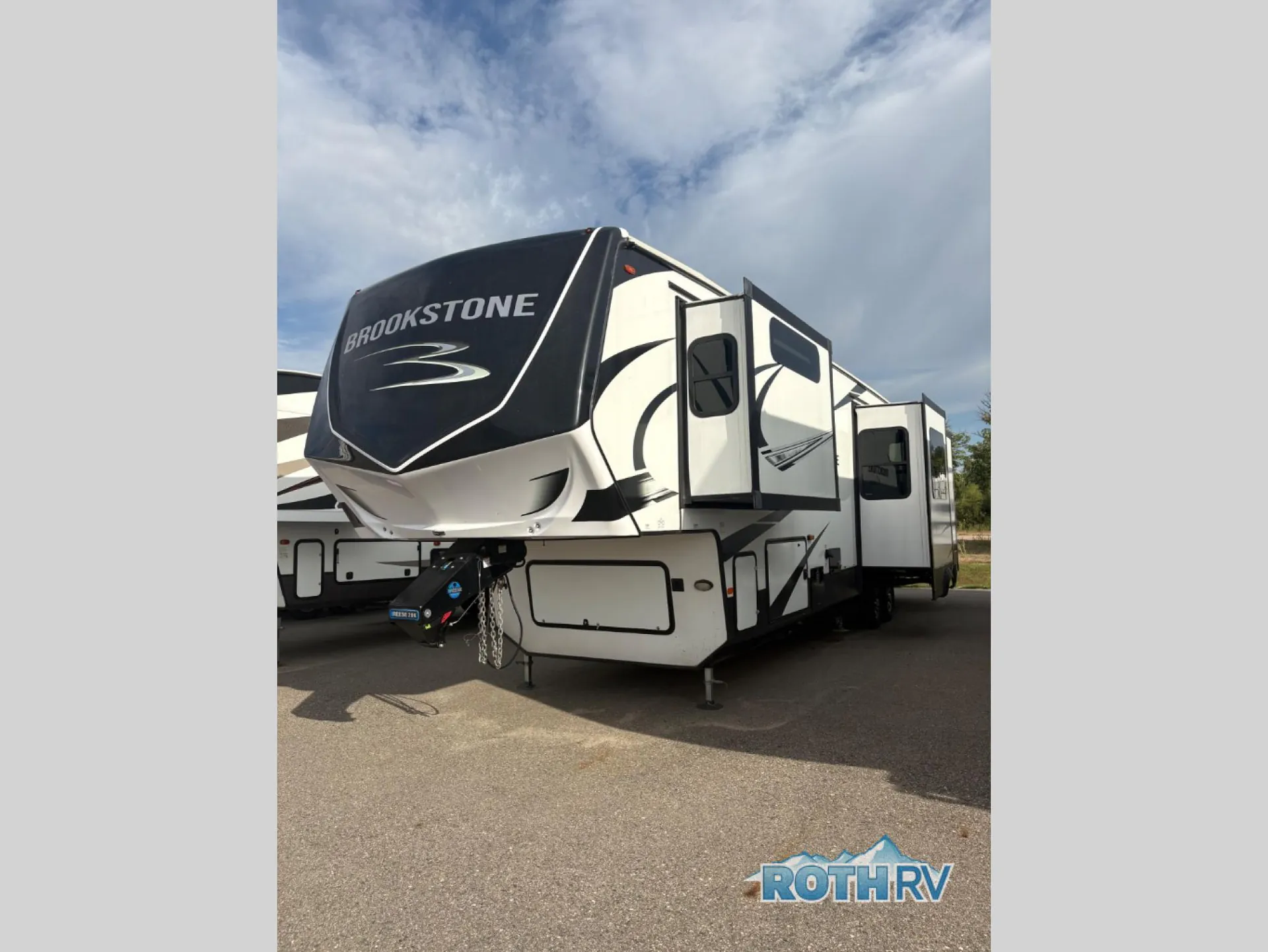 2023 Coachmen Brookstone 374RK - Photo 2