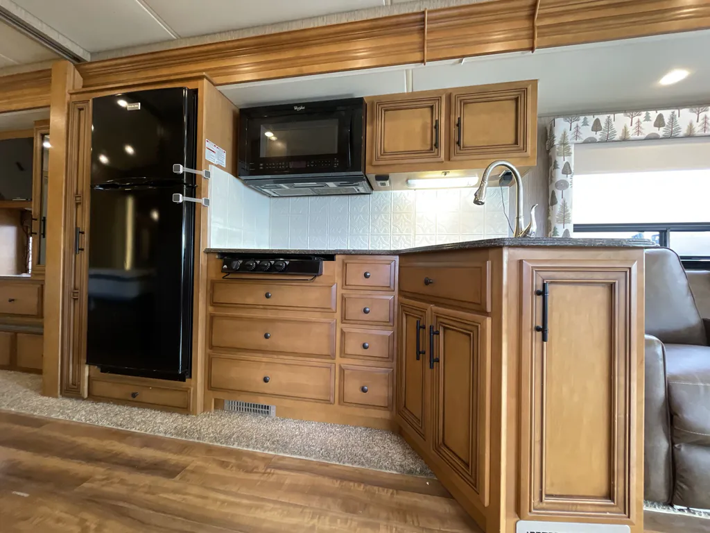 2016 Newmar Canyon Star 3921, Photos photo 25