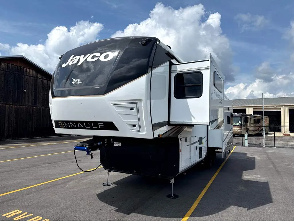 2027 Jayco Pinnacle 32RLTS - Photo 3
