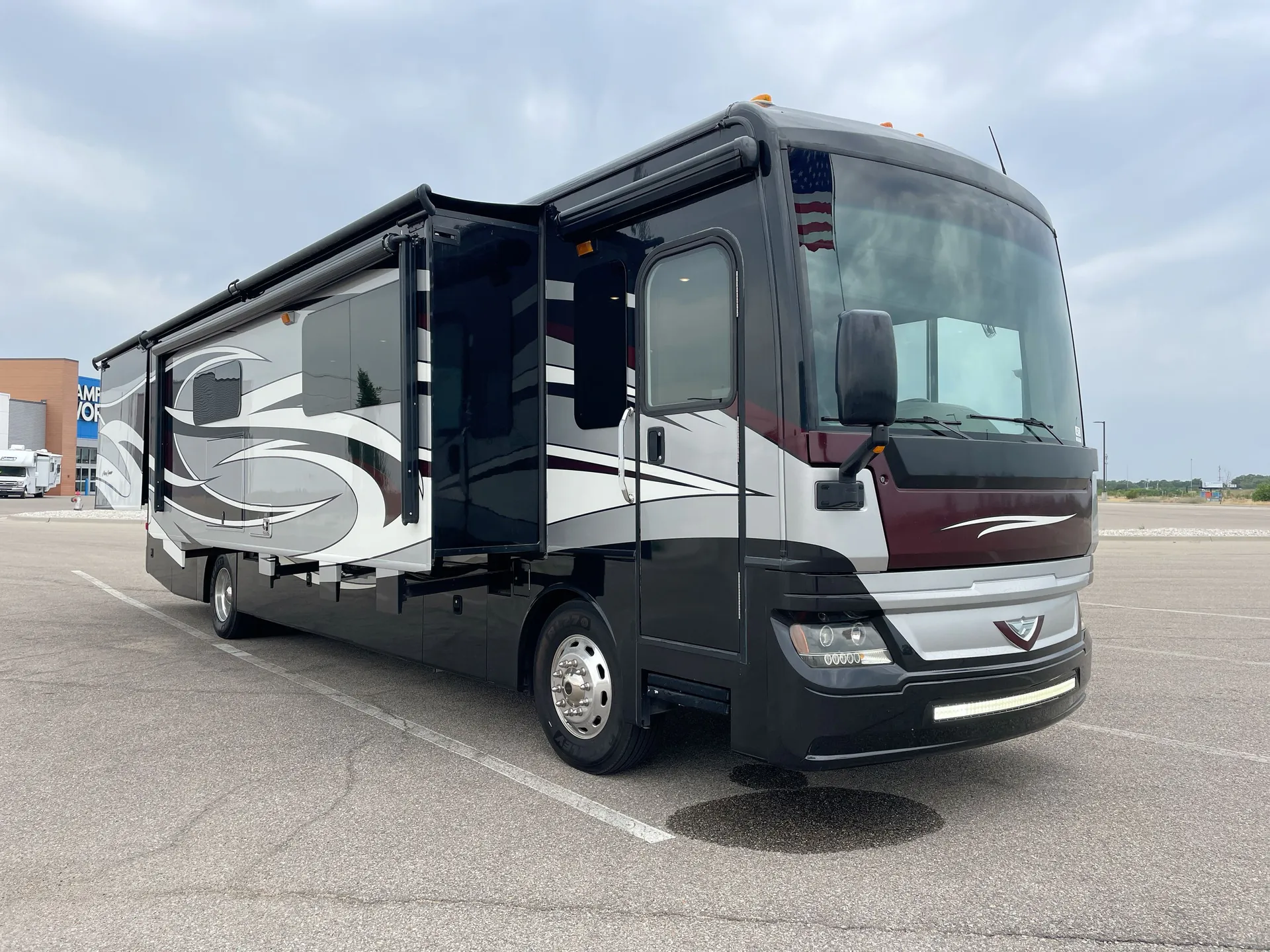 2017 Fleetwood Pace Arrow LXE 38F - Photo 2