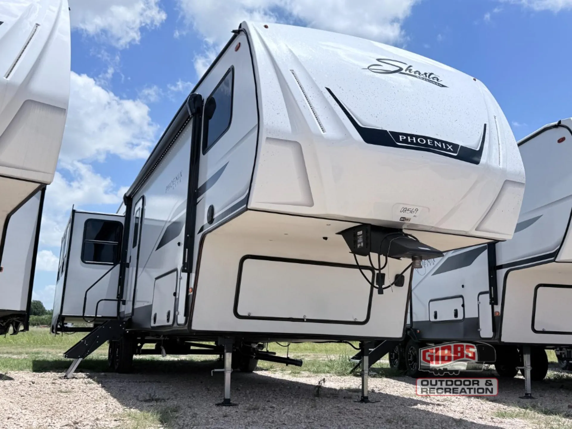 2027 Shasta Phoenix Lite 30BH - Photo 2
