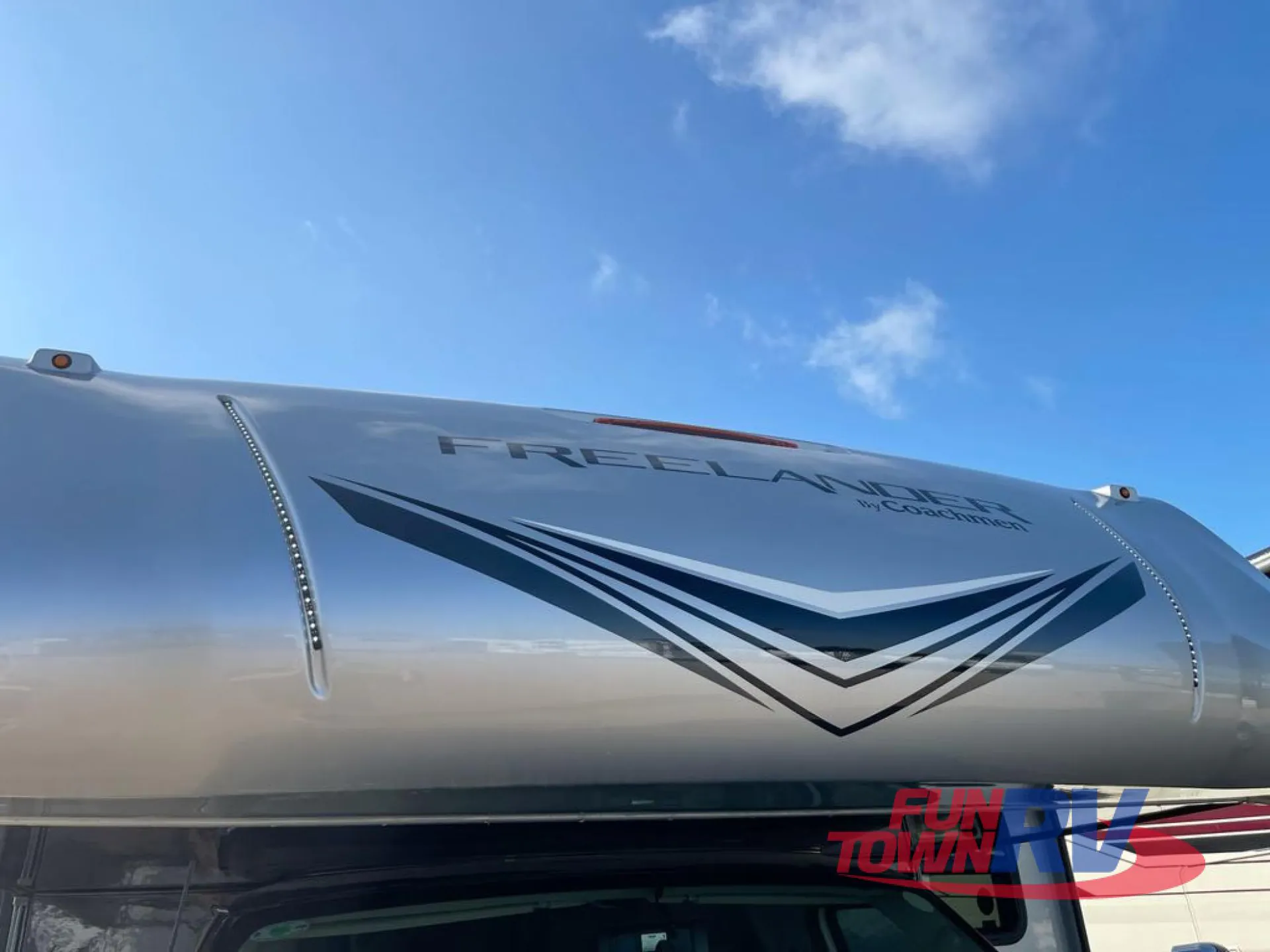 2025 Coachmen Freelander 26MB - Photo 3