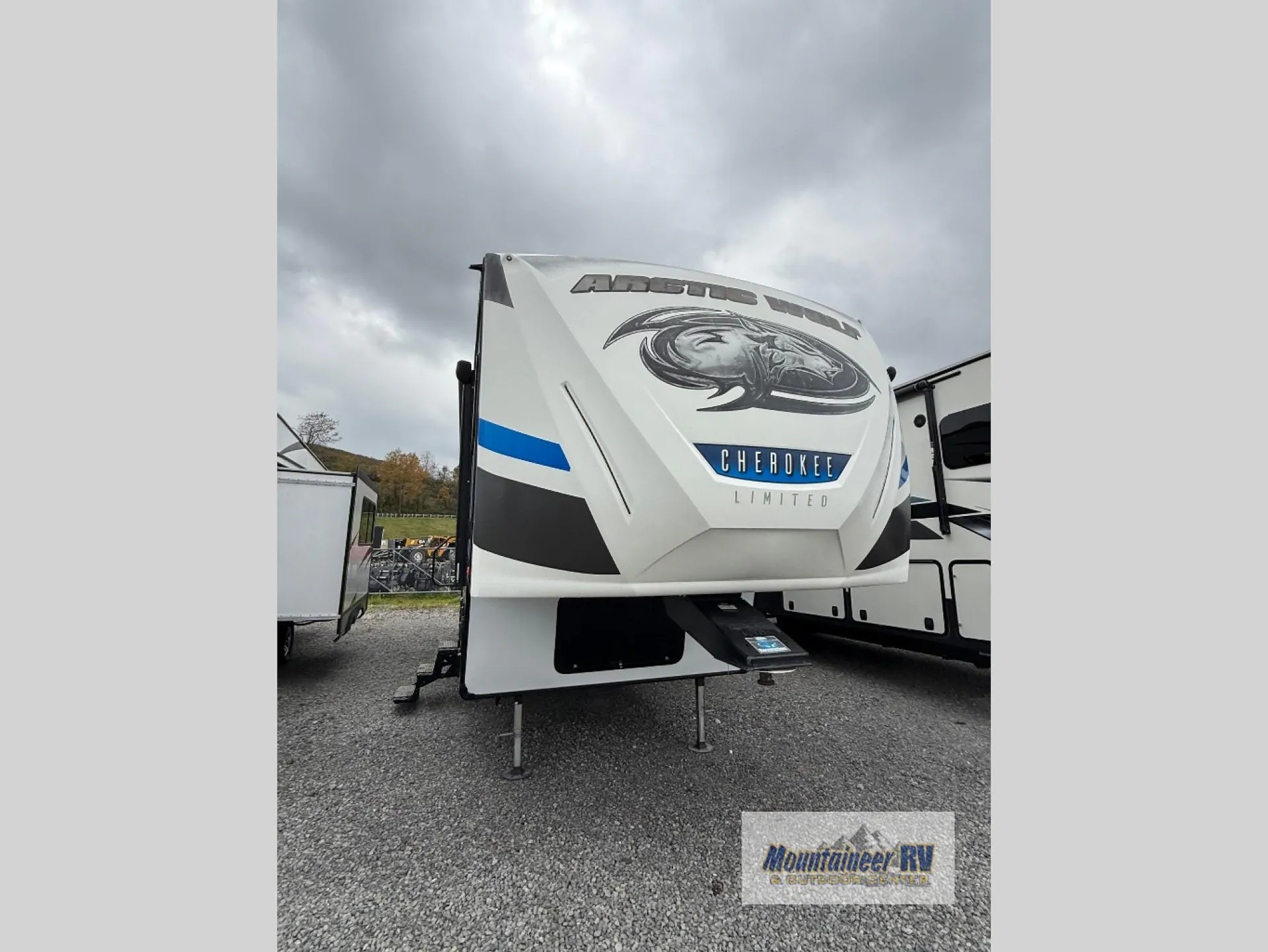 2017 Forest River Cherokee Arctic Wolf 255DRL4 - Photo 4