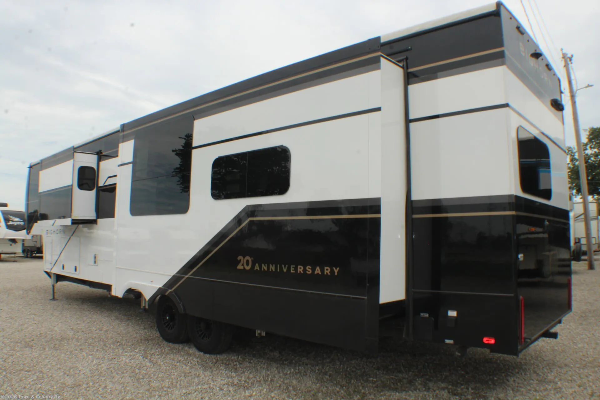 2025 Heartland Bighorn 391MFB - Photo 4