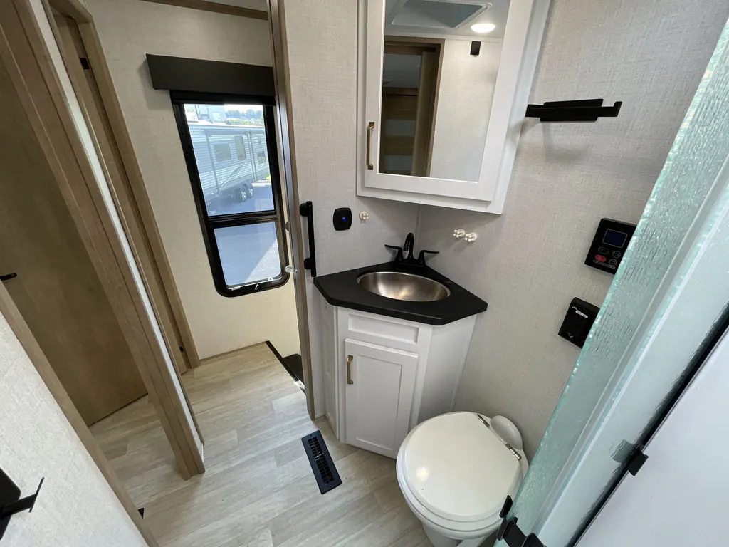 2025 Keystone Raptor 415, Photos photo 14
