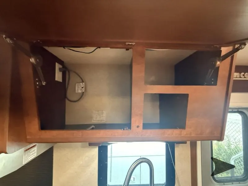 2018 Lance Lance Travel Trailers Used    1995 - Photo 3