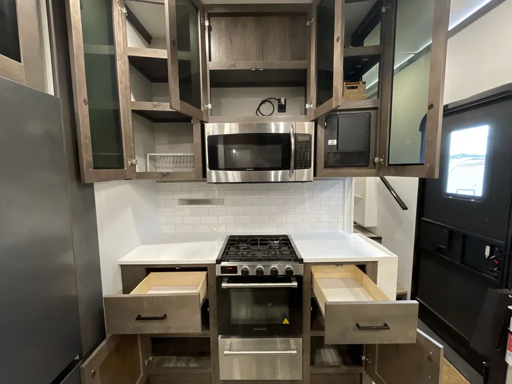 2023 Alliance RV Valor 42V13, Photos photo 11