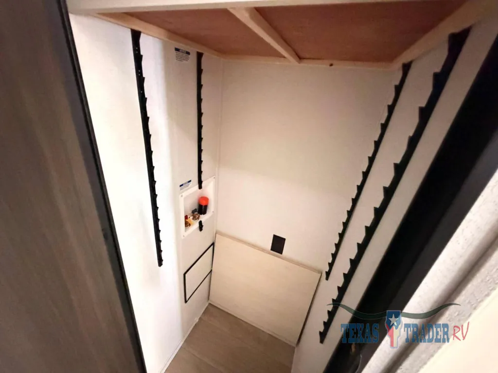 2027 Shasta i-5 Edition 532BEDS, Photos photo 11