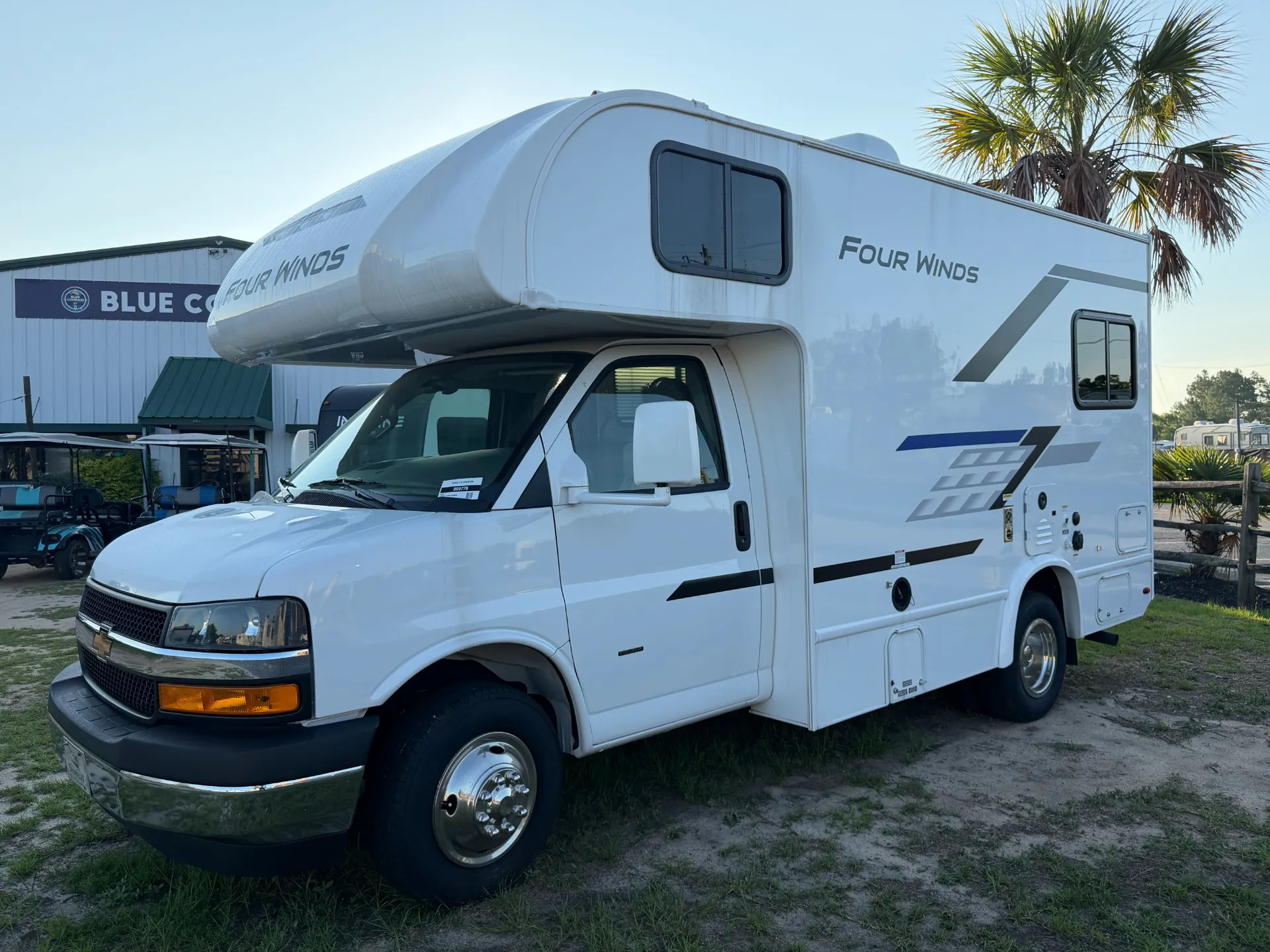 2026 Thor Motor Coach Four Winds 19Z - Photo 4