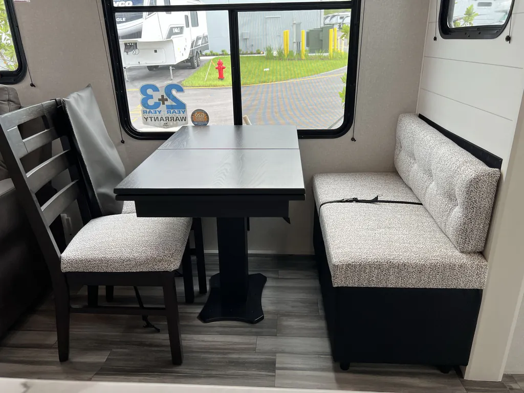 2026 Jayco Jay Flight Bungalow 401FLTS DS, Photos photo 9