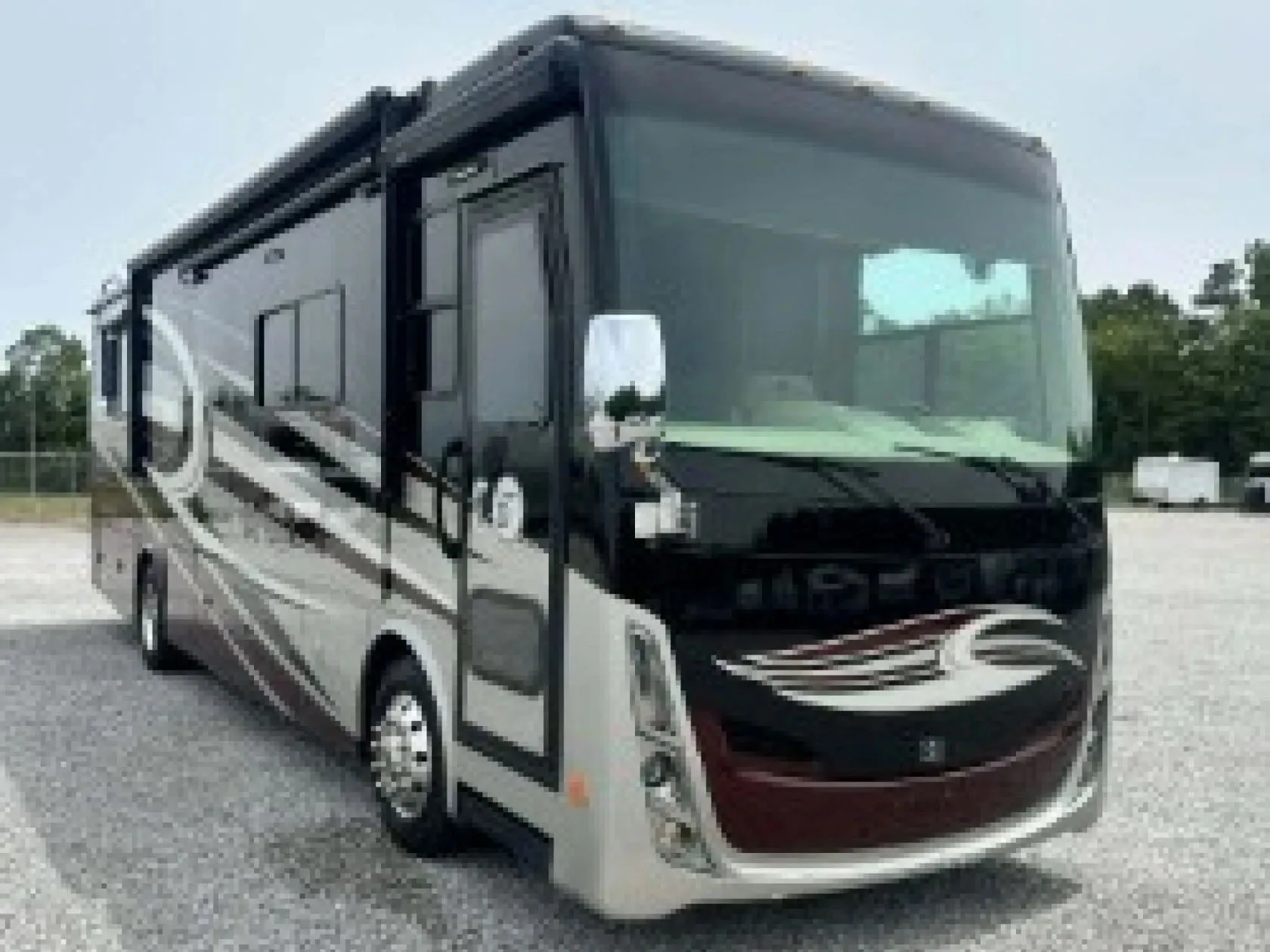 2017 Tiffin Allegro Breeze 32 BR - Main photo