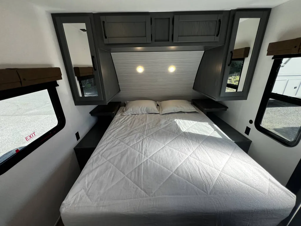2027 Palomino Puma 337BH, Photos photo 18
