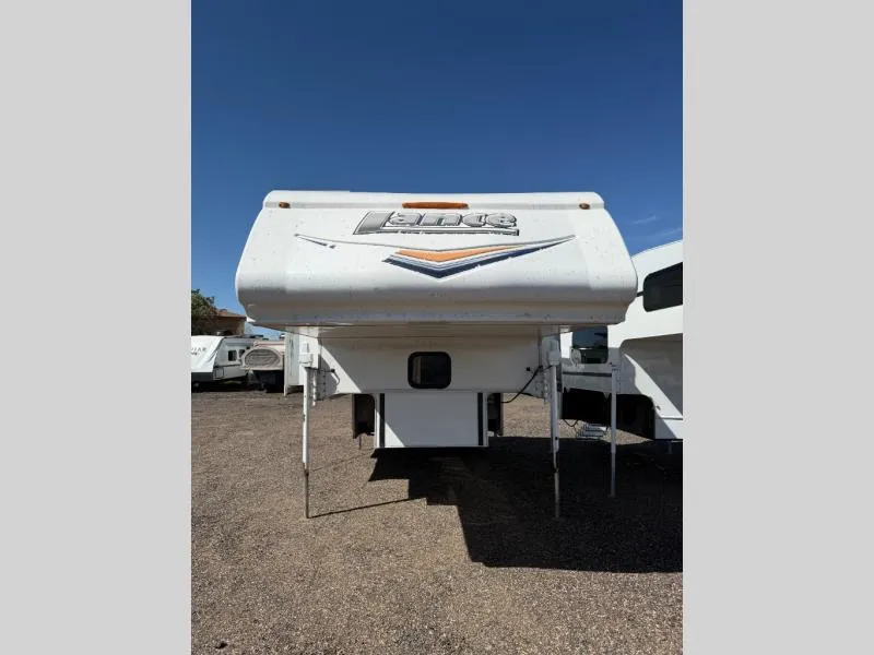 2015 Lance Lance Used   1052 - Photo 3