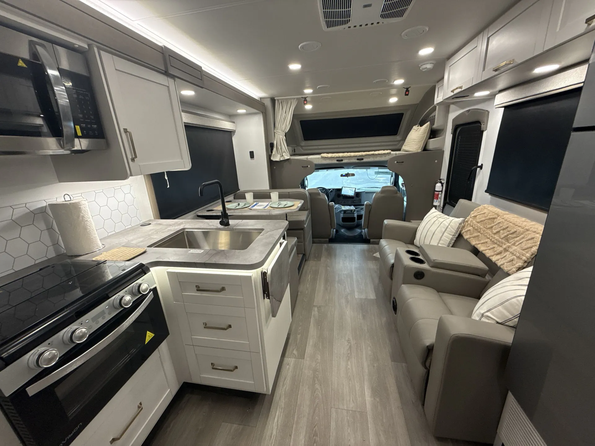 2027 Jayco Greyhawk 27U — living area main