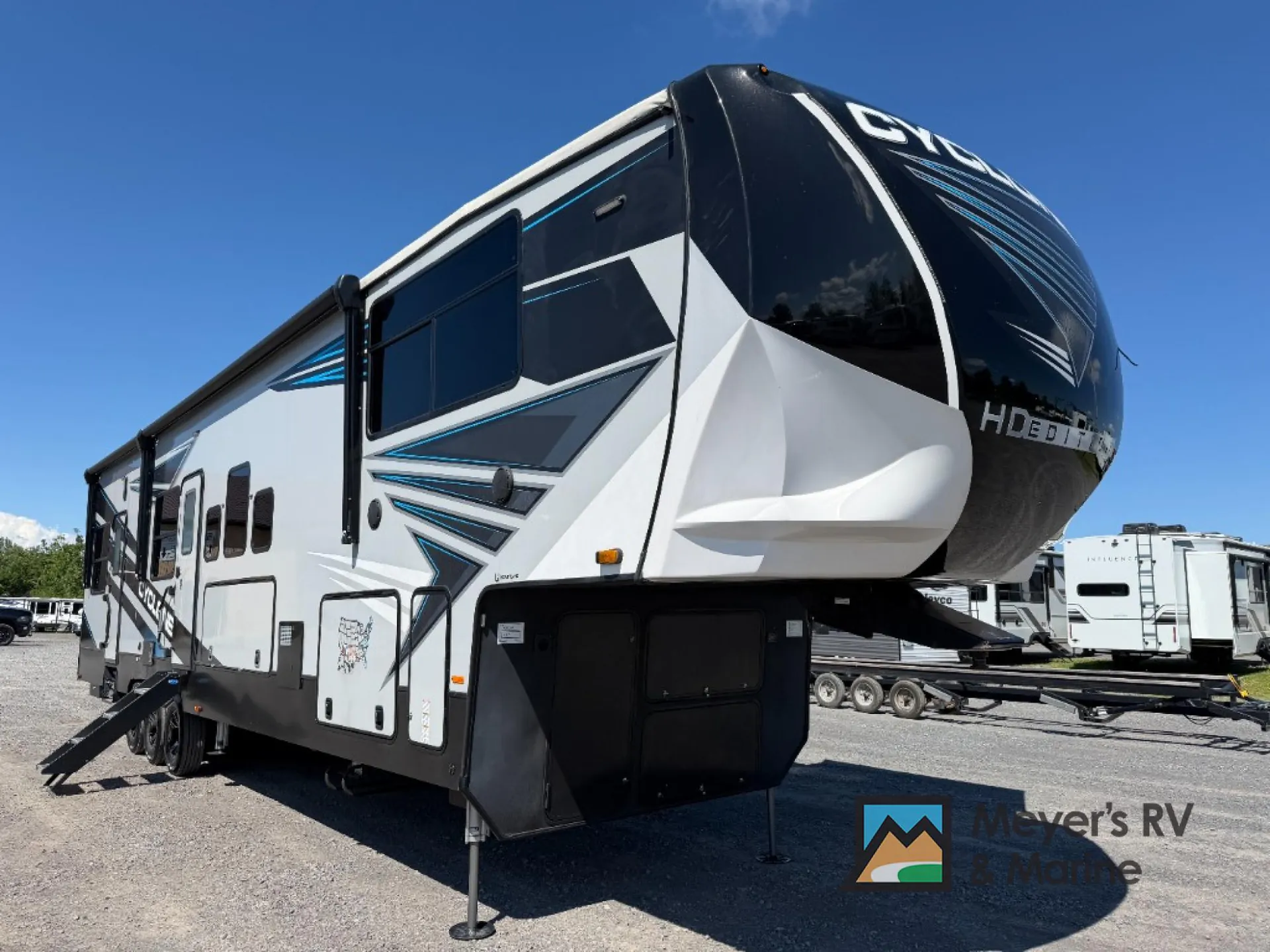 2021 Heartland Cyclone CY 4007 - Photo 2