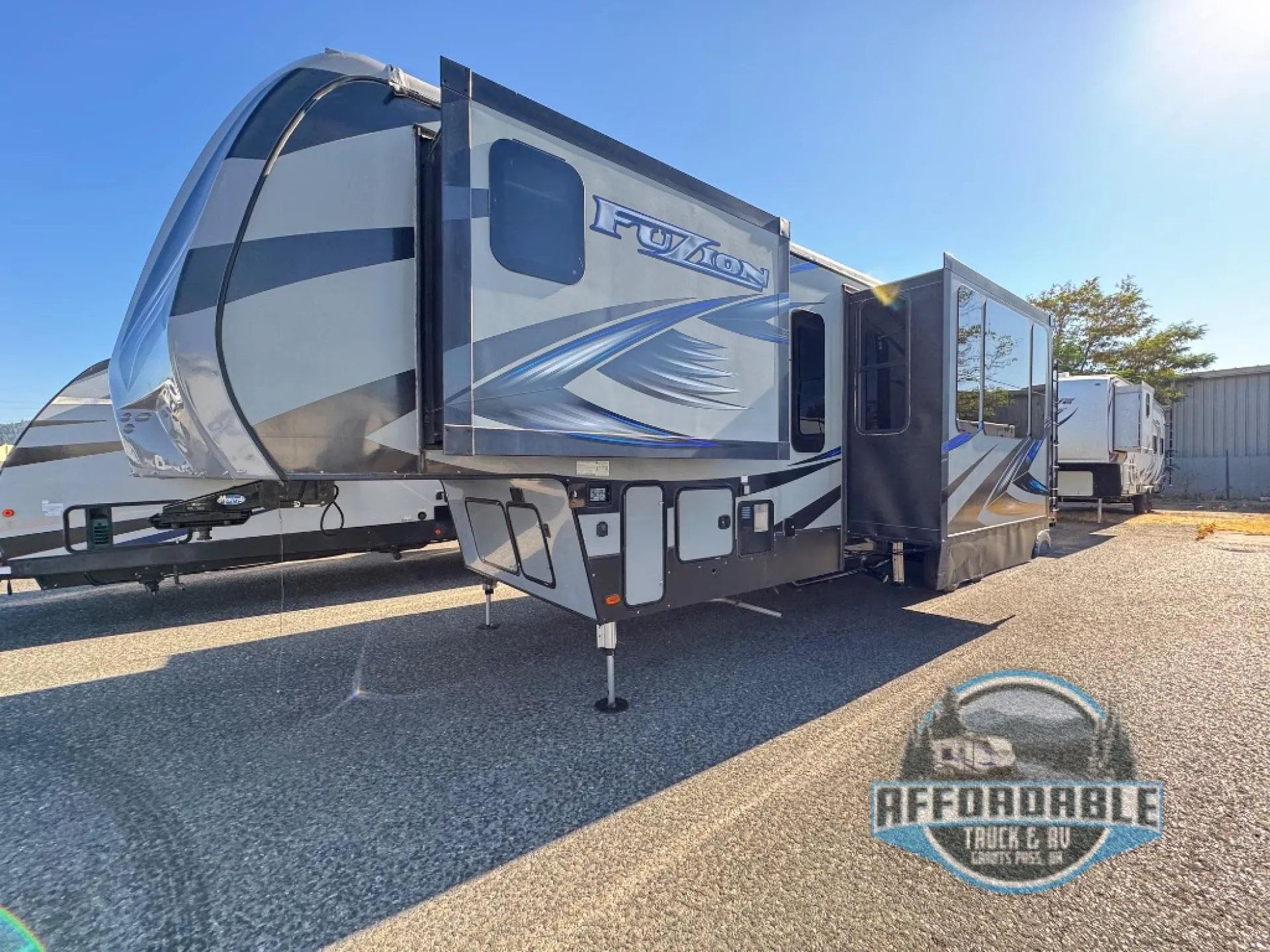 2017 Keystone Fuzion 384 - Photo 3