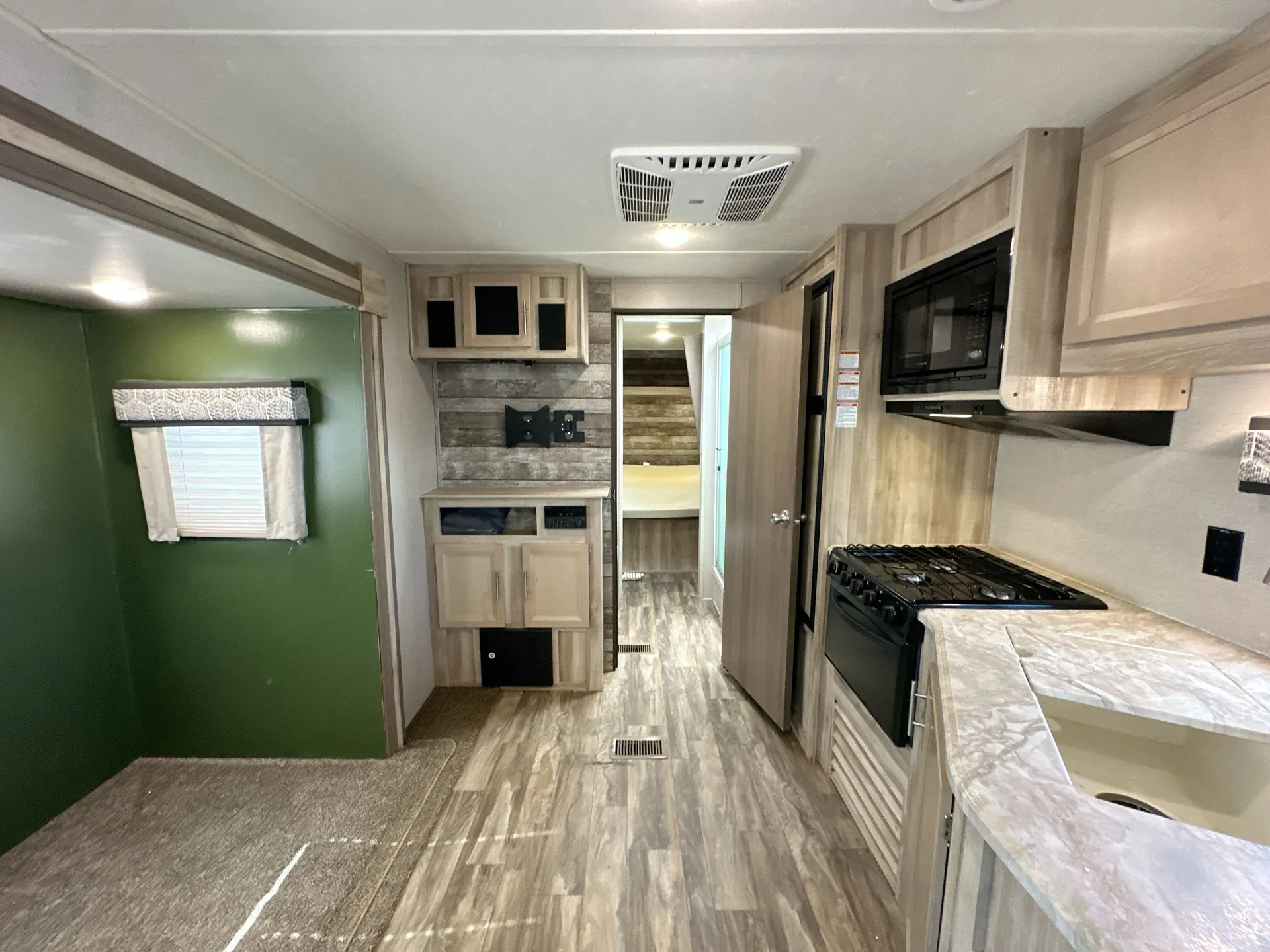 2020 Coachmen Catalina Summit 231MKS — living area main