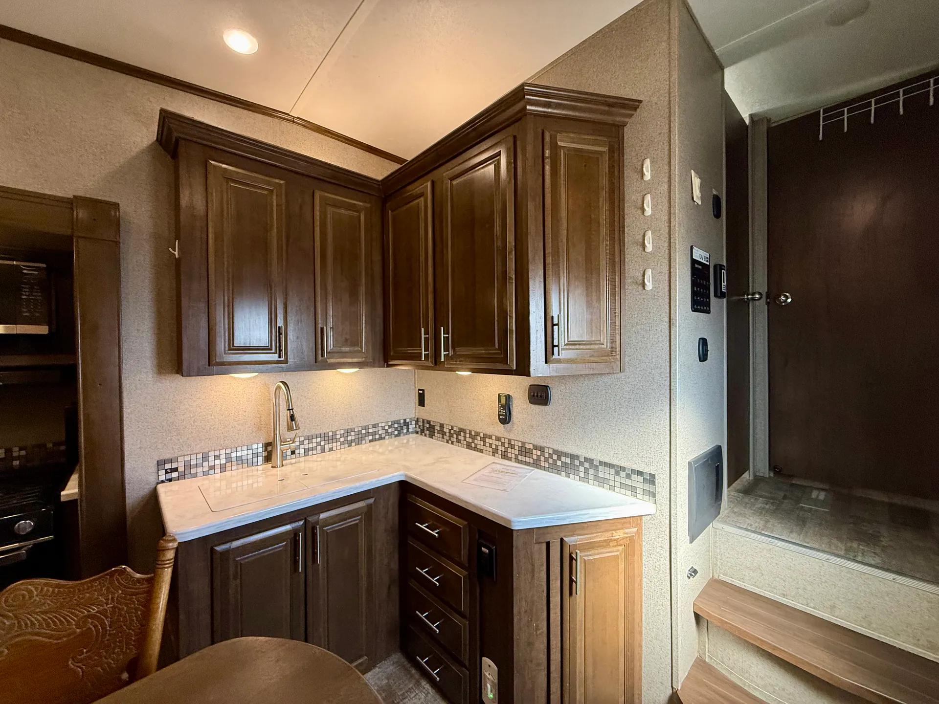 2019 Forest River Rockwood Signature Ultra Lite 8298WS — Photo 6