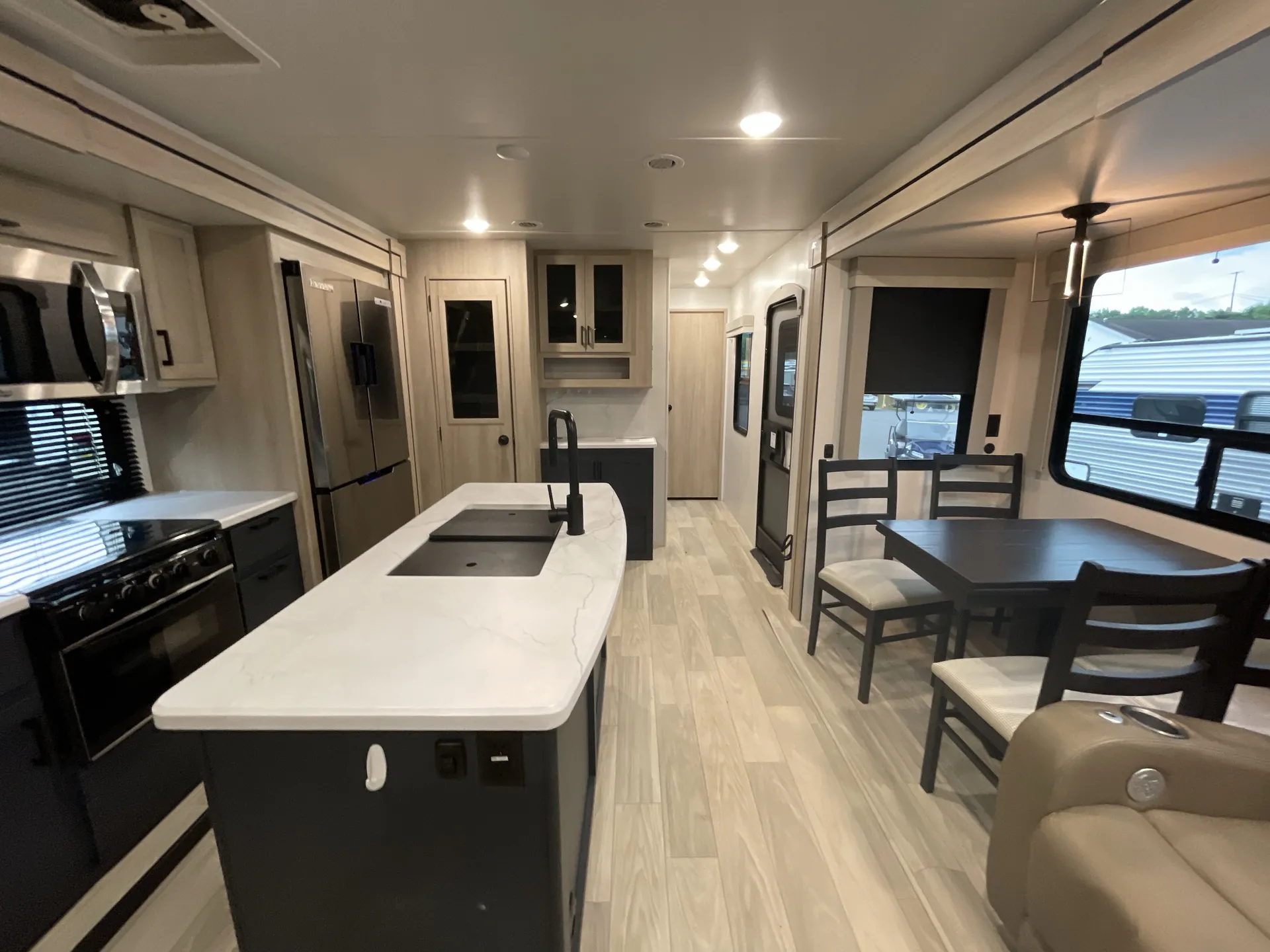 2024 Winnebago Voyage 3235RL - Photo 4