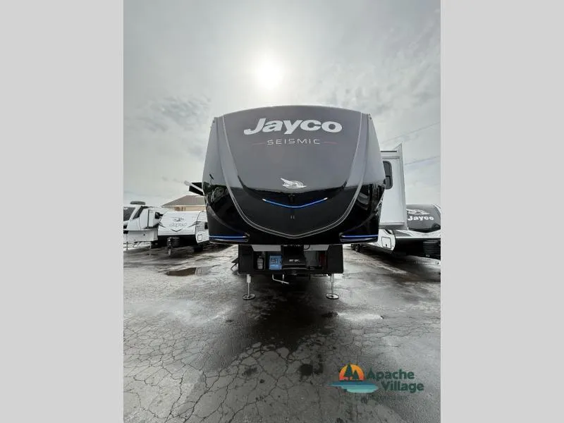 2026 Jayco Seismic 395 - Photo 3