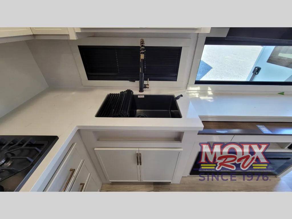 2027 Brinkley Model I 290, Photos photo 3